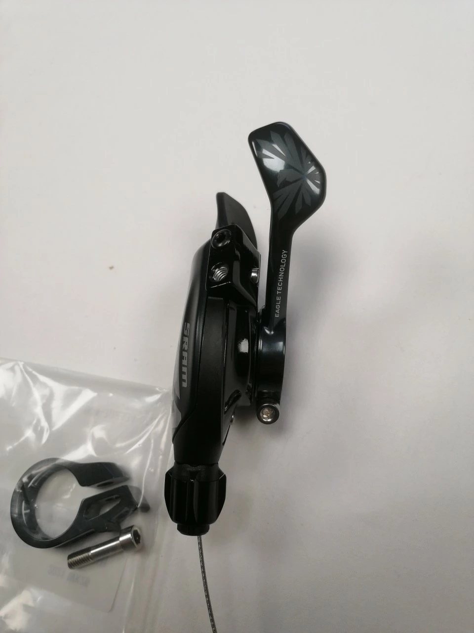 SRAM Daumenschalthebel "X01 Eagle" 12-fach, X-Actuation Technology Lunar 2 SRAM Daumenschalthebel "X01 Eagle" 12-fach, X-Actuation Technology Lunar – Bild 2