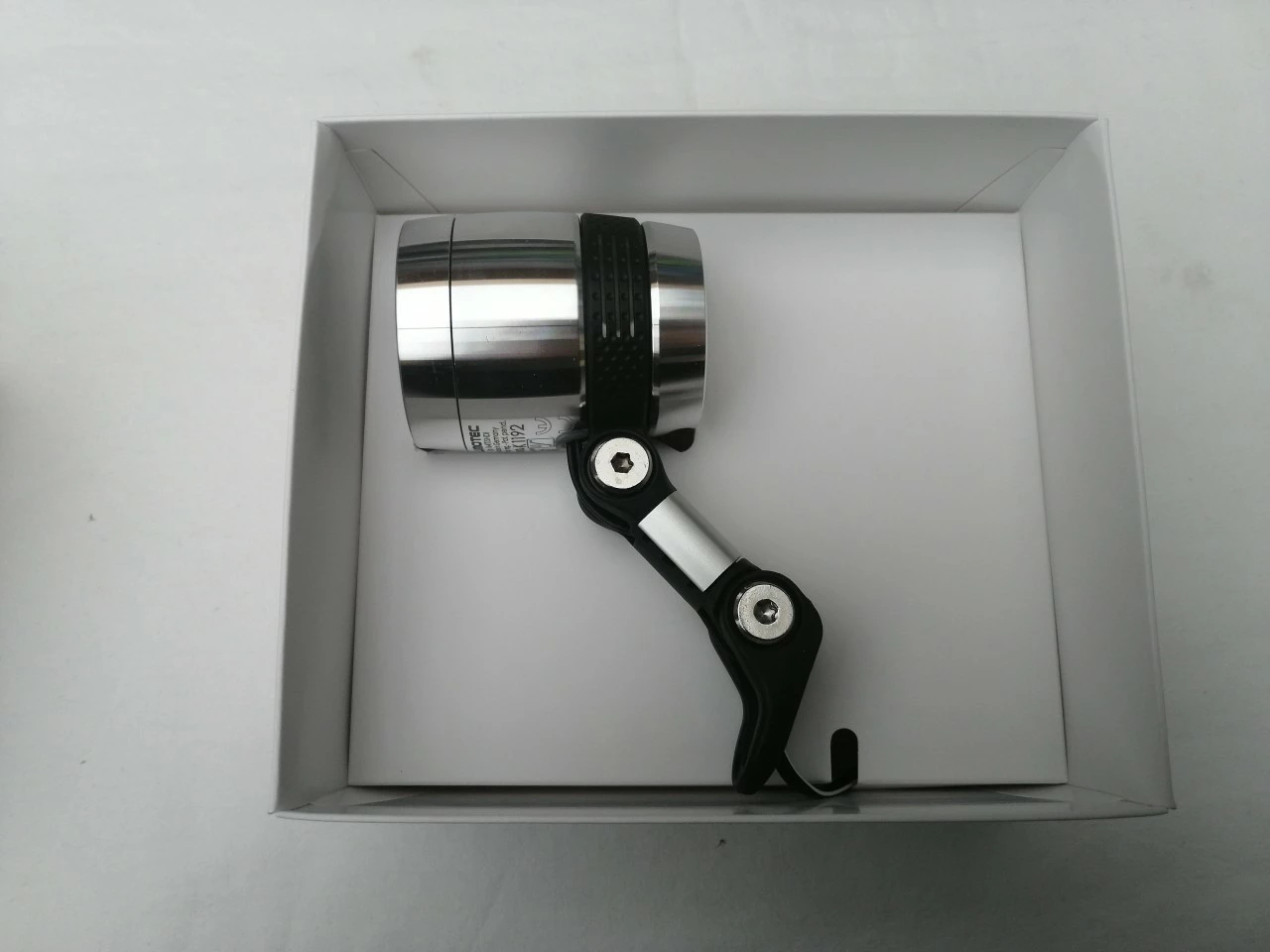 B&M Dynamo-Scheinwerfer IQ-X Silber Eloxiert 164RTSNDI 1 B&M Dynamo-Scheinwerfer IQ-X Silber Eloxiert 164RTSNDI