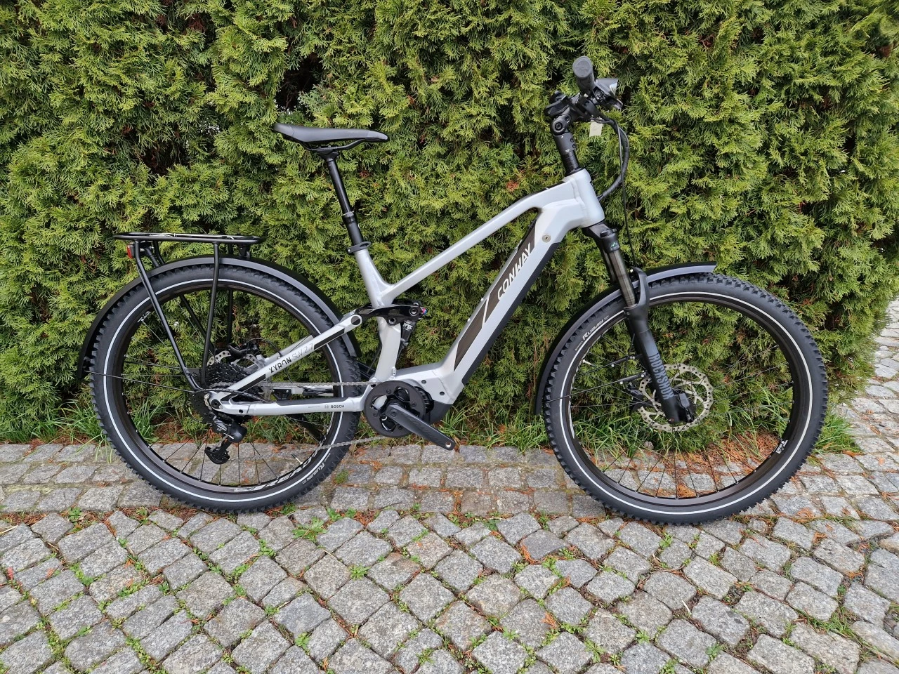 CONWAY XYRON SUV 2.7 HE Gr. M Silver Black 1 CONWAY XYRON SUV 2.7 HE Gr. M Silver Black