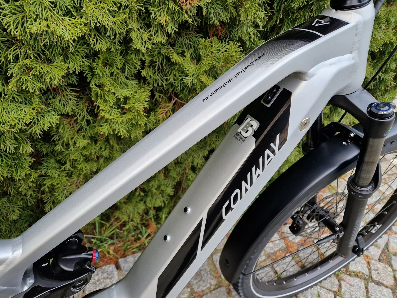 CONWAY XYRON SUV 2.7 HE Gr. M Silver Black 3 CONWAY XYRON SUV 2.7 HE Gr. M Silver Black – Bild 3