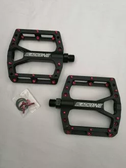 Reverse Black ONE Pedal Black-red