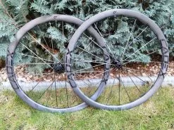 CADEX 42 Disc Carbon Tubeless Laufradsatz Steckachse