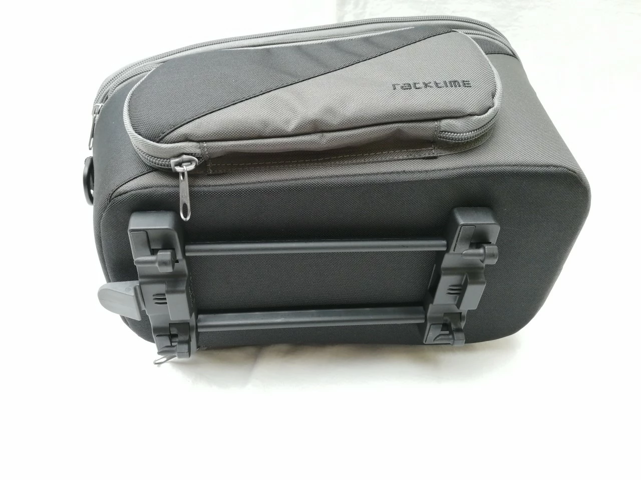 Racktime Gepäckträgertasche Talis Plus Trunk Bag Carbon Schwarz / Stone Grau 2 Racktime Gepäckträgertasche Talis Plus Trunk Bag Carbon Schwarz / Stone Grau – Bild 2